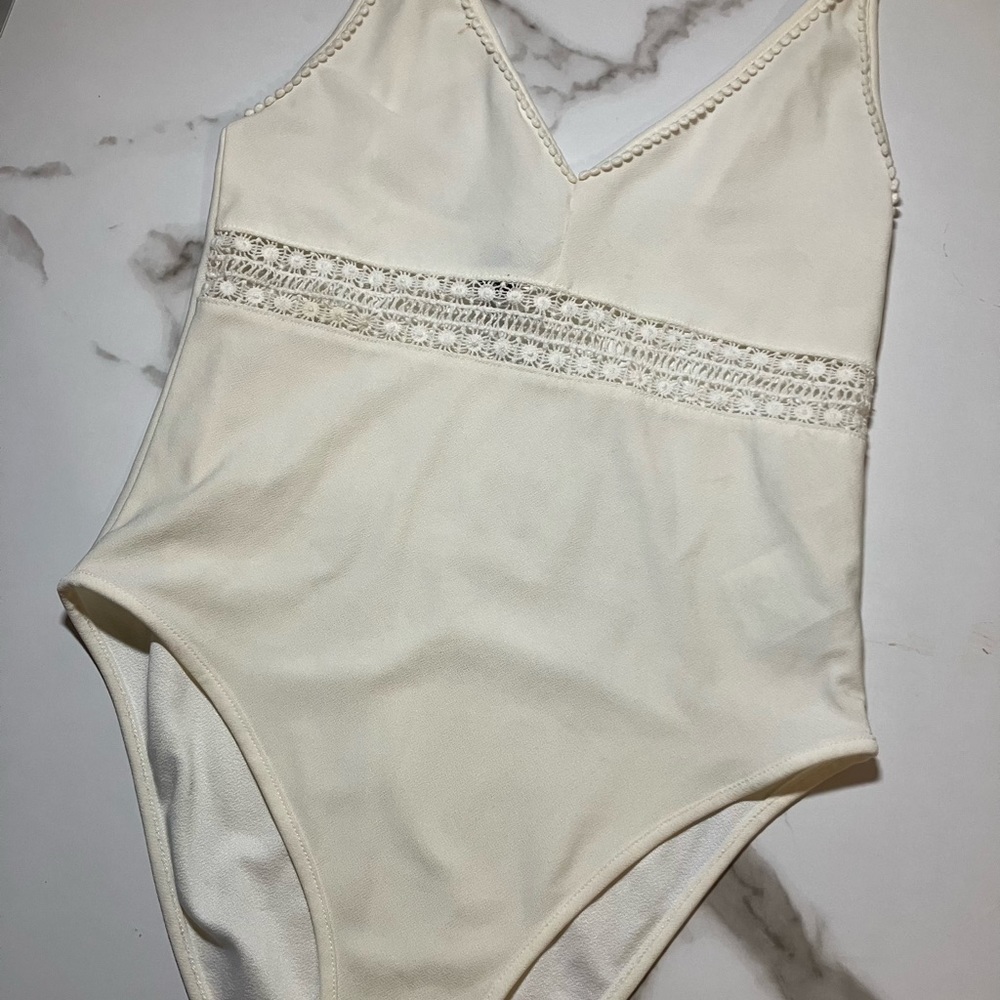 White sleeveless bodysuit